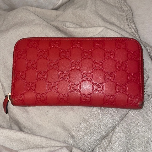 Gucci wallet fits cards coins and cash - Picture 1 of 9